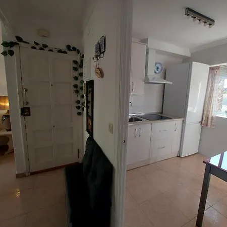 En Piso Con Terraza Junto A La Estacion Appartamento Ronda